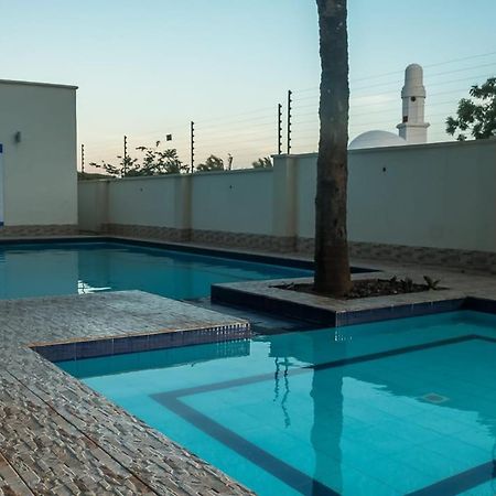 Lux Suites Nyali Luxury Apartments Mombasa Bagian luar foto